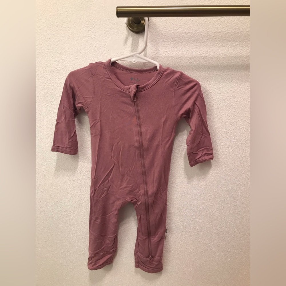 Kyte baby zipper romper // 3-6 months // color in mulberry